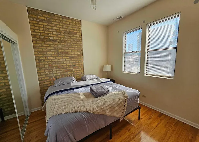 Apartment Two Bedroom West Loop