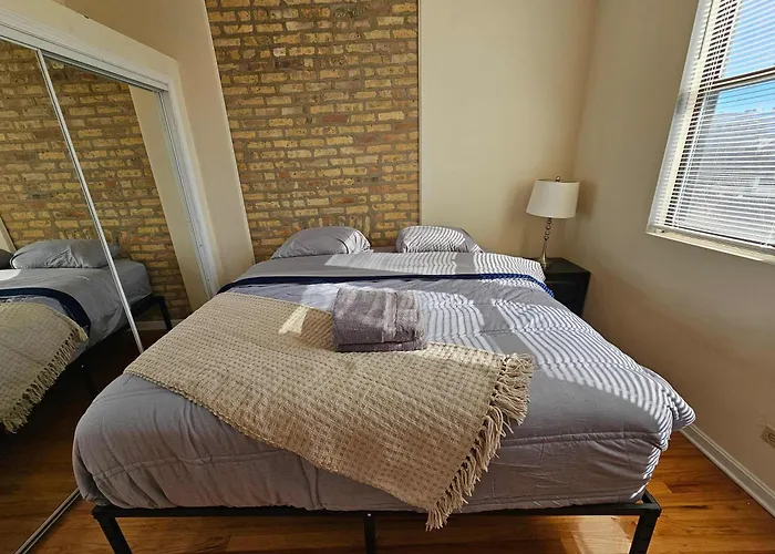 Apartment Two Bedroom West Loop