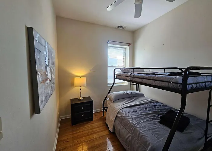 Apartment Two Bedroom West Loop