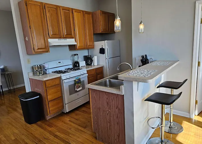 Two Bedroom West Loop Apartment Chicago