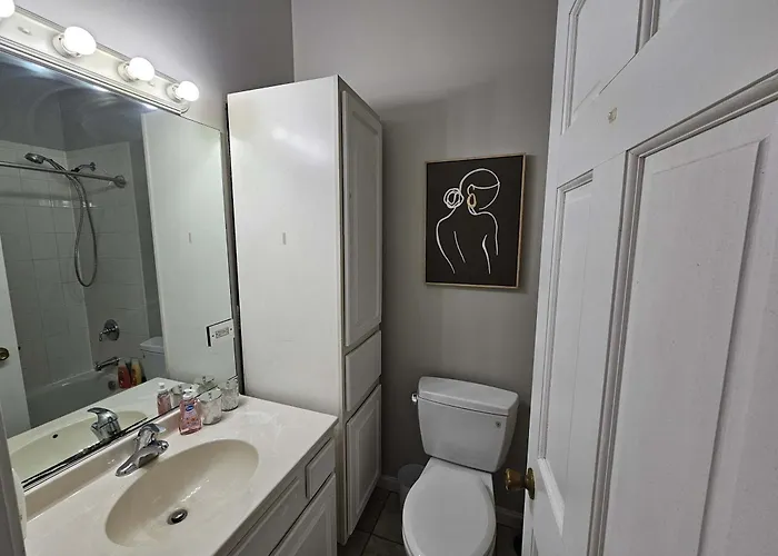 Apartment Two Bedroom West Loop *