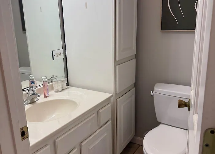 Apartment Two Bedroom West Loop
