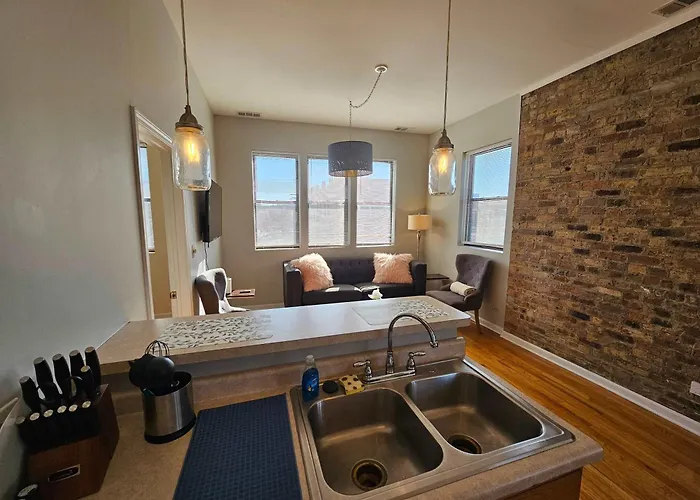 Two Bedroom West Loop Apartment *