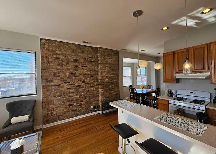Apartment Two Bedroom West Loop *